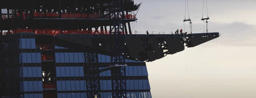 Installation of the prefabricated modules of The Edge